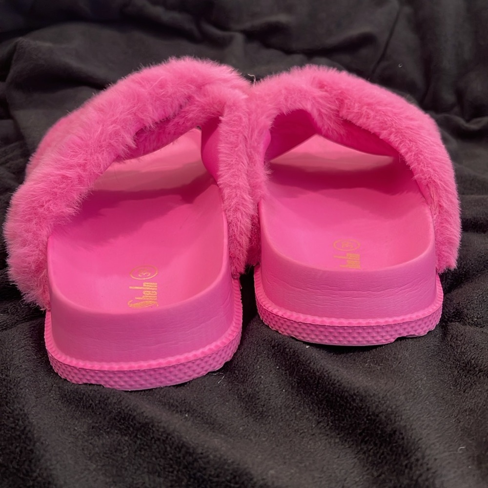 Pink Fuzzy Slippers - Size 39 (US 8) - Picture 5 of 9
